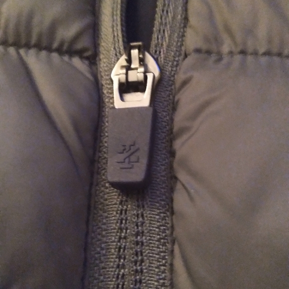 Izod Puffer Vest Quilted Performance XL NWOT Gorpcore Camping Fishing - Picture 4 of 7